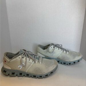 On Cloud X Swiss Engineering Women’s Running Shoes Size 8.5